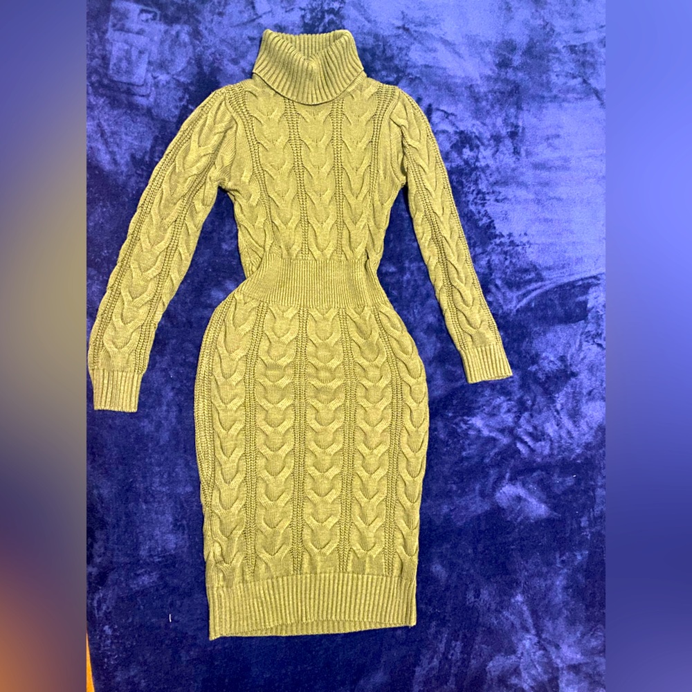 Olive green dress, chic and cozy choice for winter. Warm and elegant.